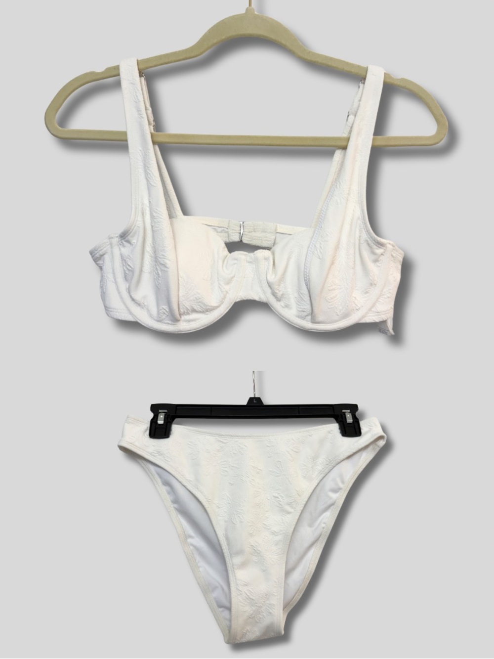 NWT CUPSHE White Floral Textured Underwire Bikini Set